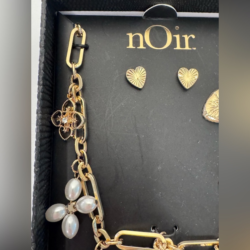 Noir charm locket necklace and earring set - Picture 5 of 7